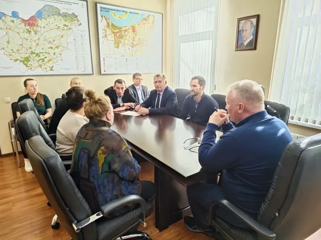 Дороги, ЖКХ и новая база отдыха: Глава Чистопольского района провёл приём граждан