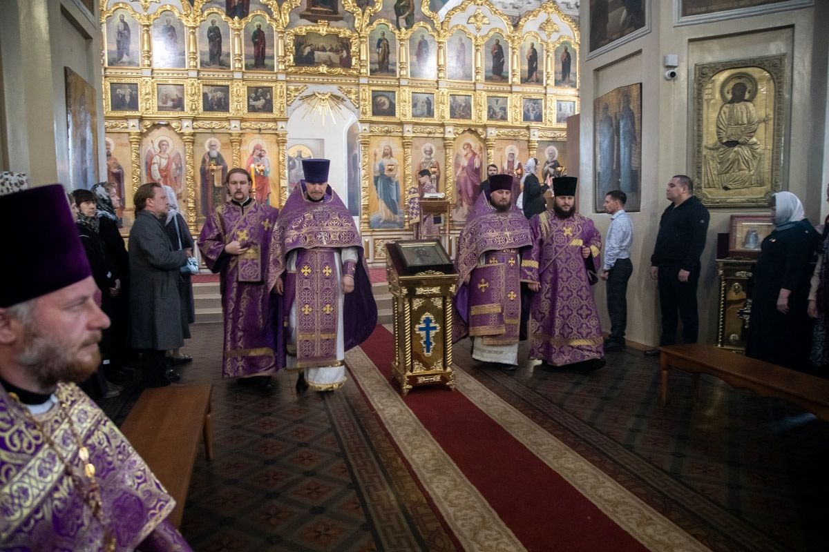 Епископ Пахомий совершил чин умовения ног в чистопольском соборе