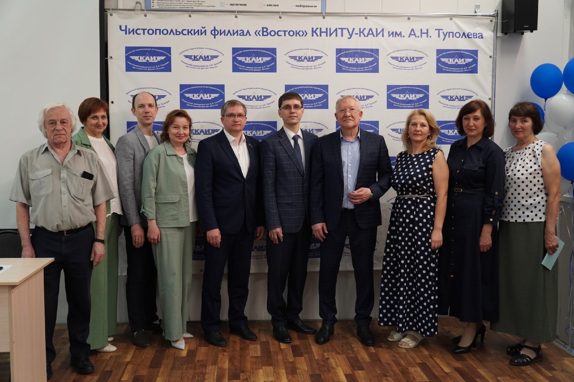 Олег Морозов Чистай студентларына исемле стипендияләр тапшырды
