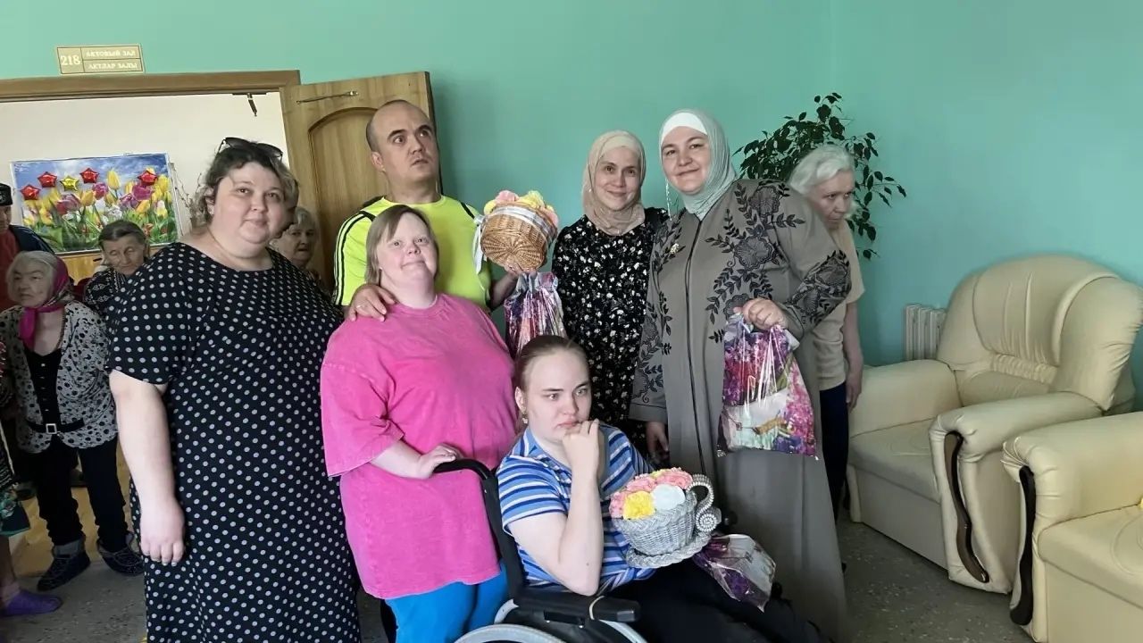 В чистопольском доме «Юлдаш» устроили праздник с подарками и танцами