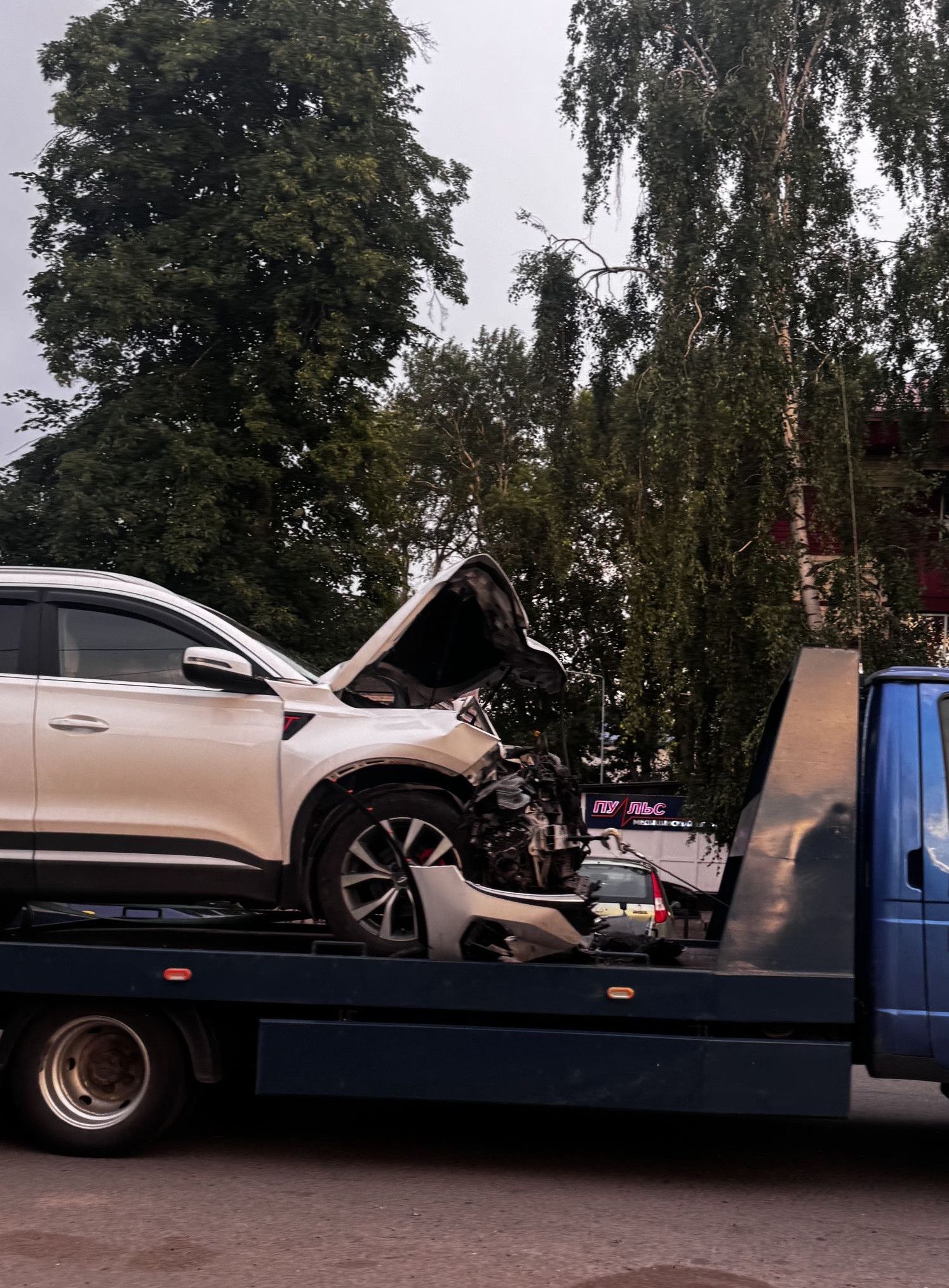 В центре Чистополя эвакуировали две иномарки после столкновения на перекрёстке