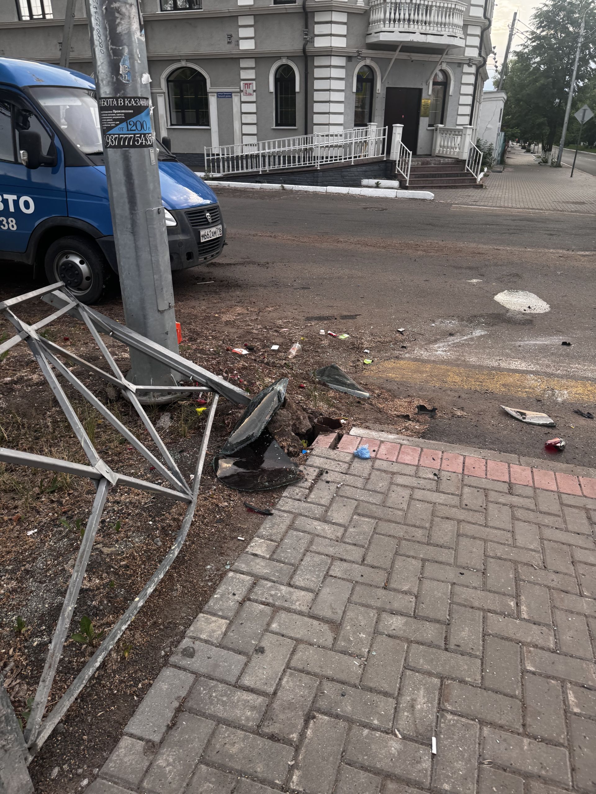 В центре Чистополя эвакуировали две иномарки после столкновения на перекрёстке