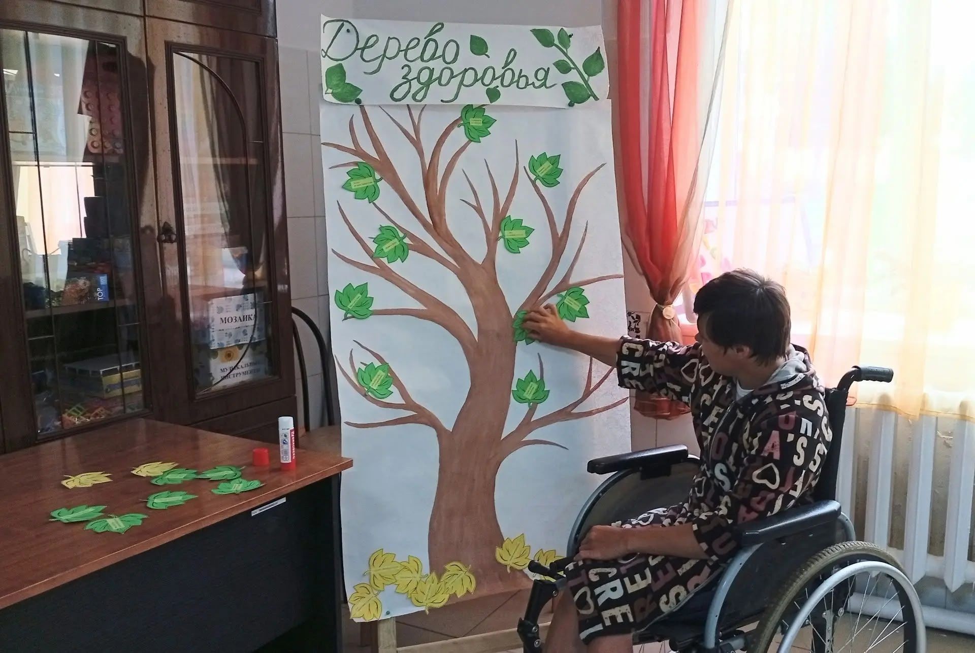 В Чистополе подопечные Дома социального обслуживания вырастили «Дерево здоровья»