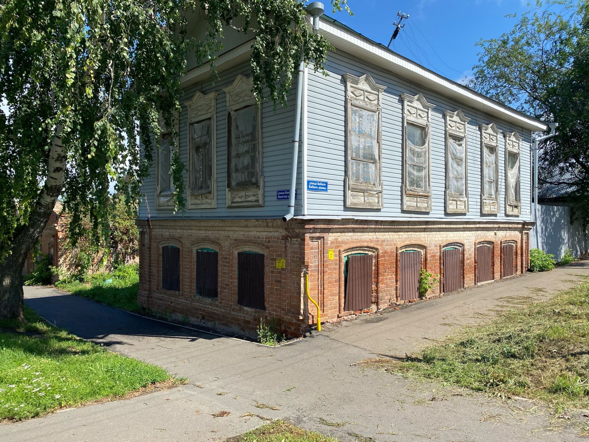 Тарихи биналарны ничек тормышка кайтаралар: район башлыгы Дмитрий Иванов белән әңгәмә