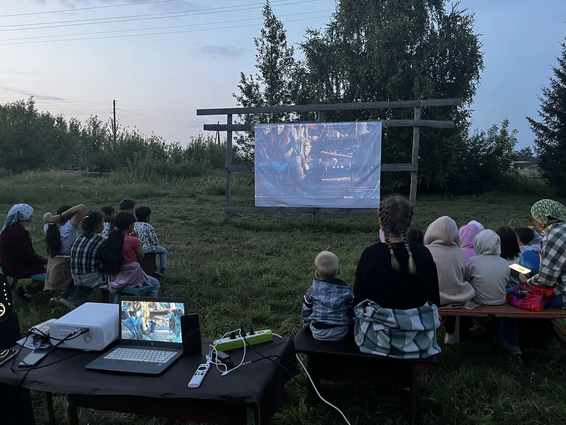 В селах Чистопольского района продолжаются летние кинопоказы под открытым небом