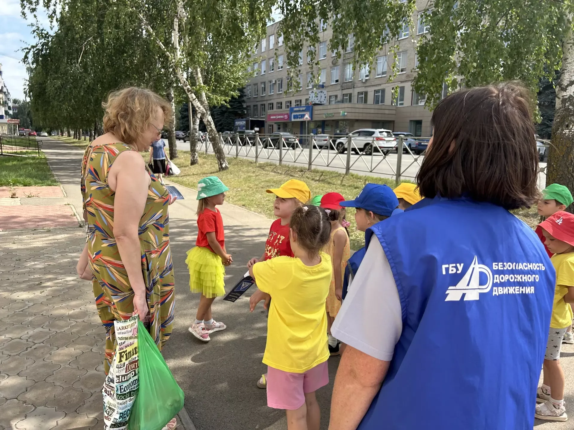 В день рождения светофора чистопольские малыши напомнили о правилах дорожного движения