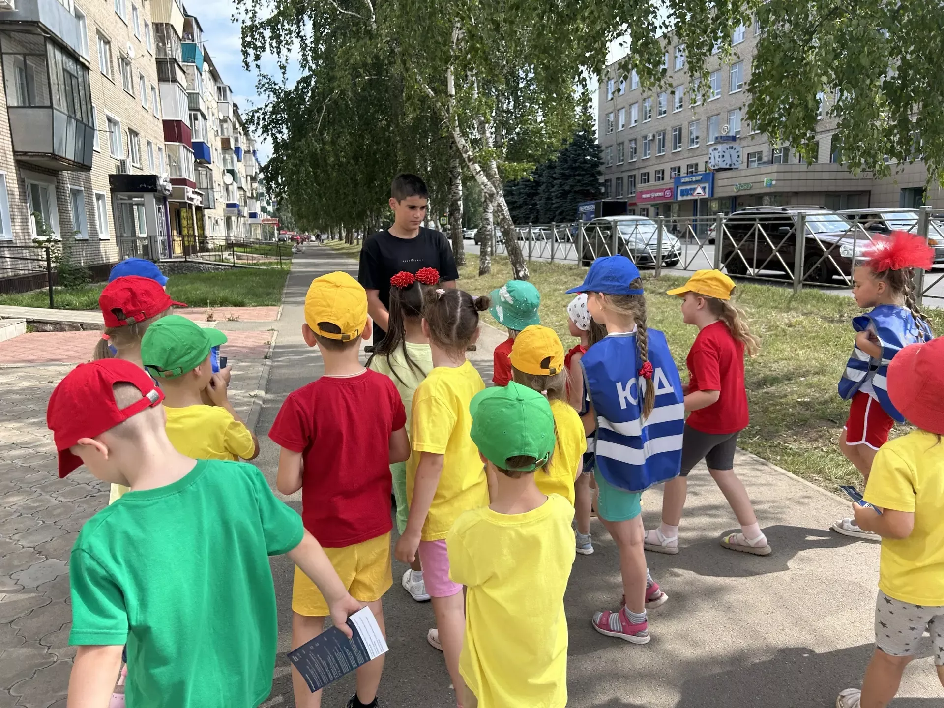 В день рождения светофора чистопольские малыши напомнили о правилах дорожного движения