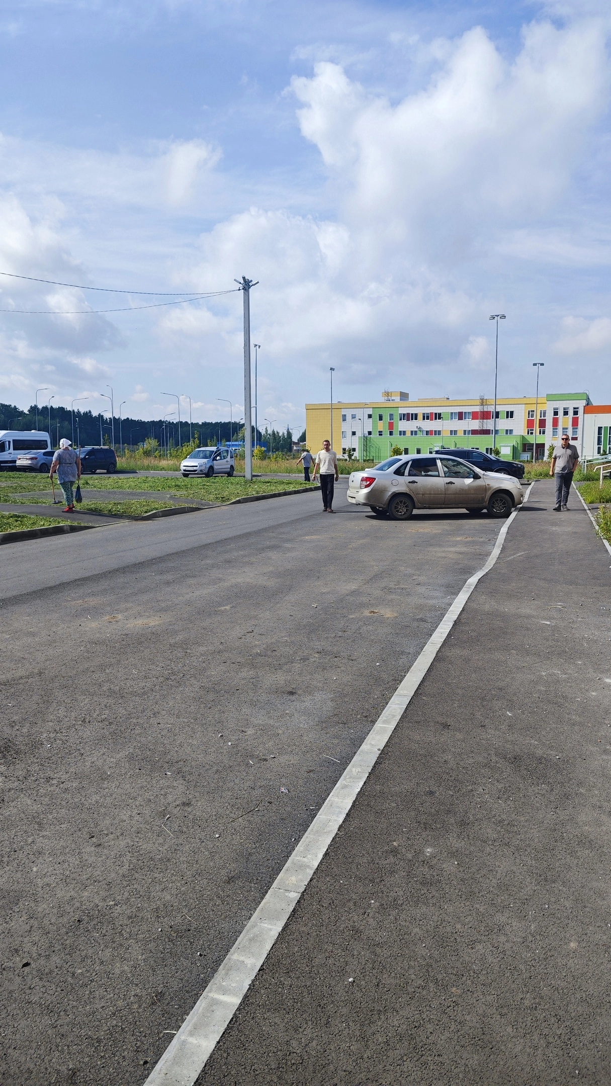 В Чистополе активно благоустраивают двор на улице Вишневского по программе «Наш двор»
