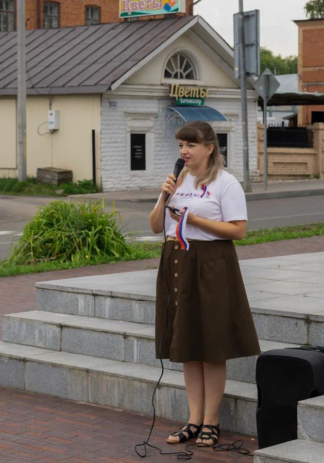 «Триколор единства»: чистопольцы прошли памятным маршрутом в цветах российского флага