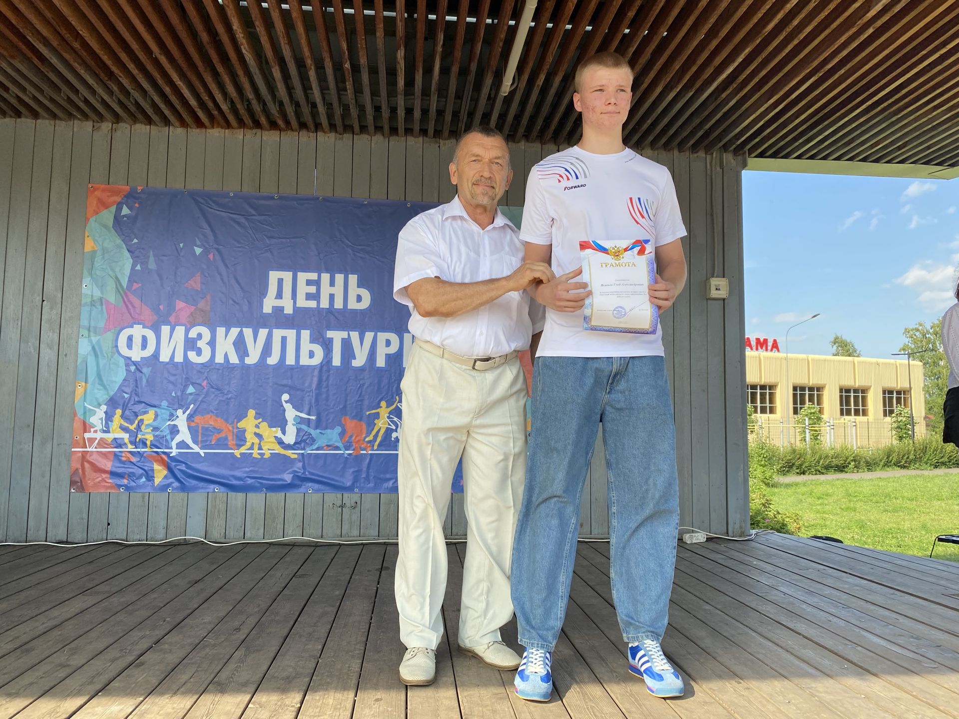 Отличившихся спортсменов и тренеров наградили в День физкультурника в Чистополе
