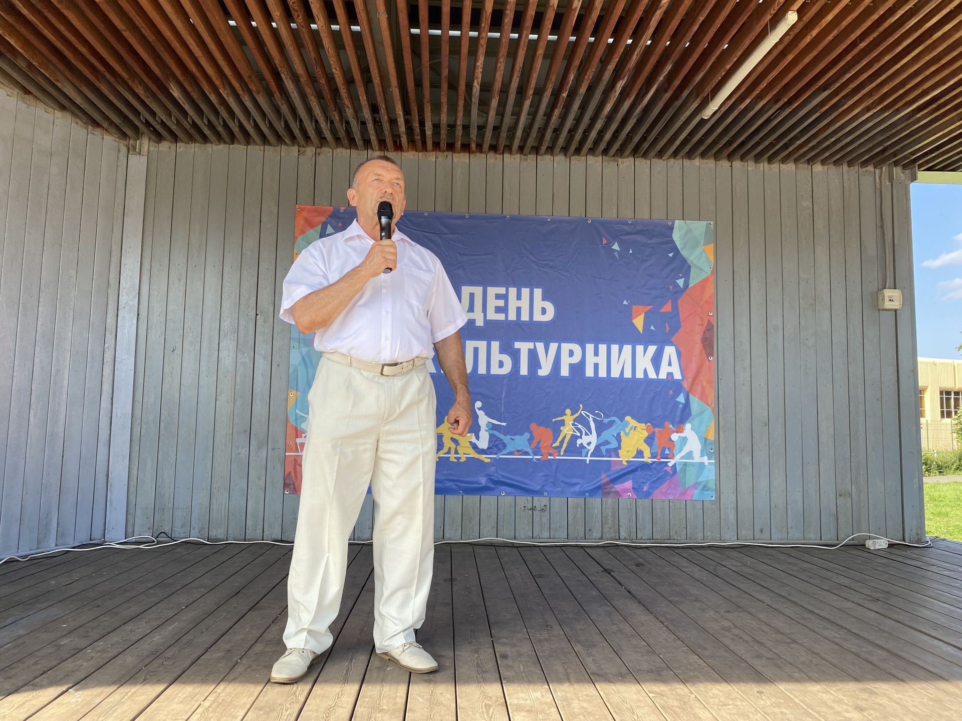 Отличившихся спортсменов и тренеров наградили в День физкультурника в Чистополе