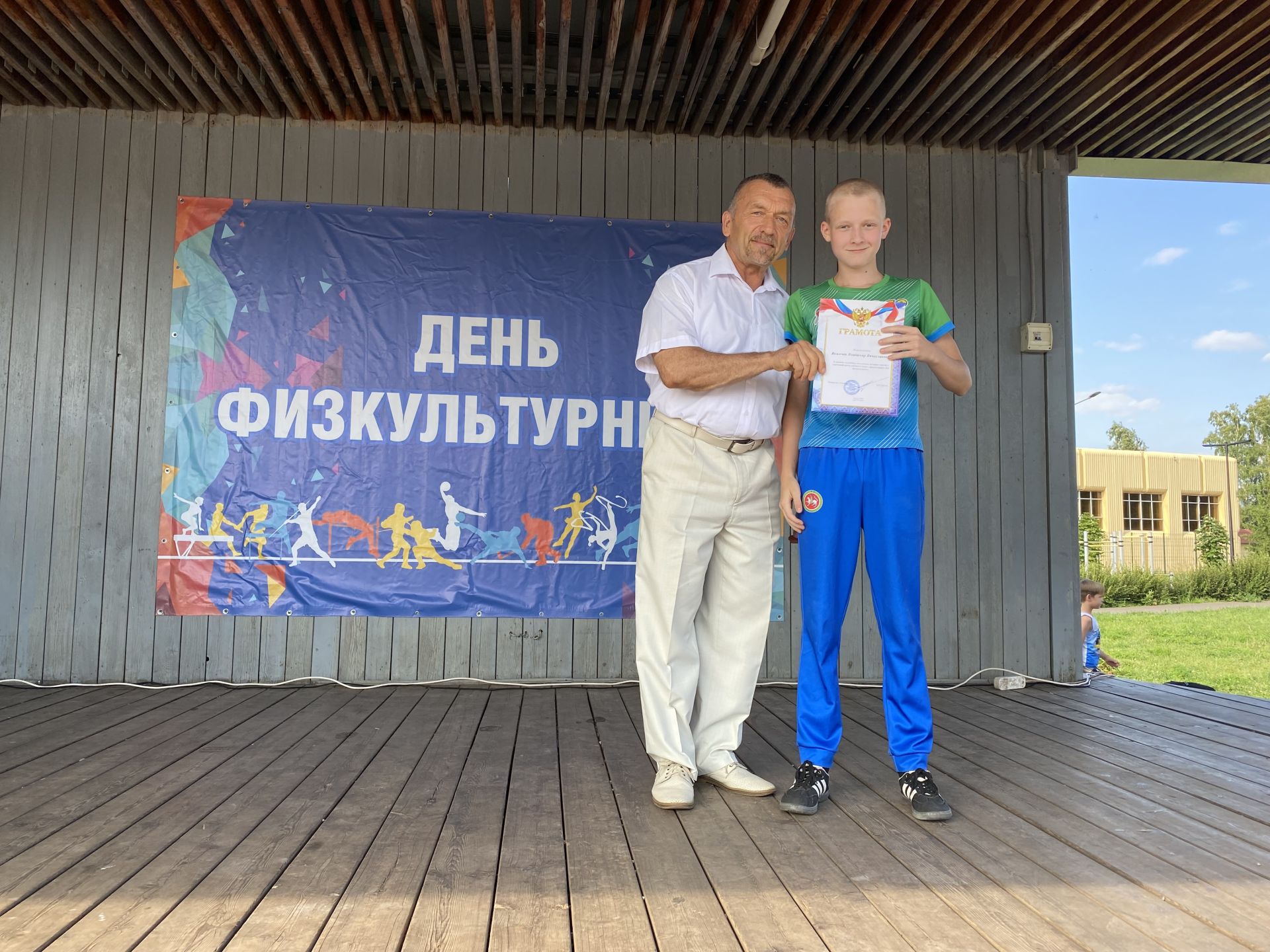 Отличившихся спортсменов и тренеров наградили в День физкультурника в Чистополе