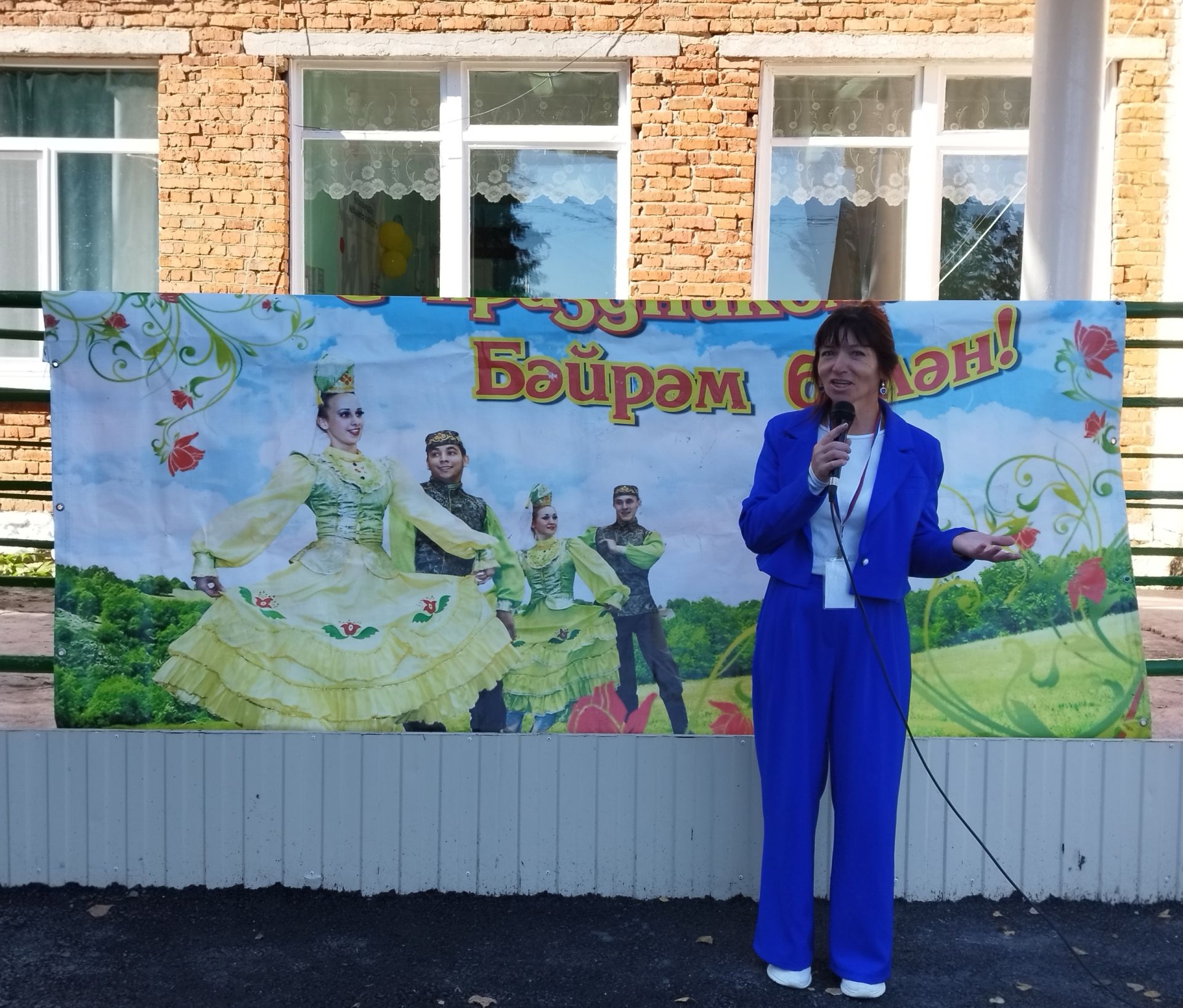Душевный концерт организовали у избирательного участка в селе Татарская Багана
