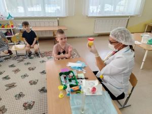 Юные чистопольцы примерили роль лаборантов