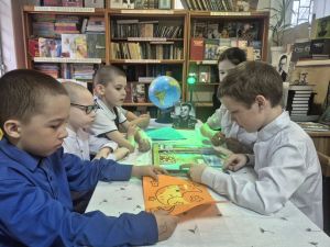 В библиотеке Чистопольского района юным читателям рассказали об истории космических открытий