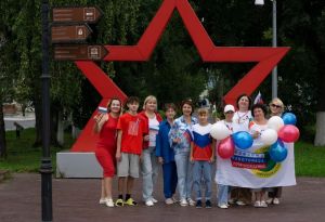 «Триколор единства»: чистопольцы прошли памятным маршрутом в цветах российского флага