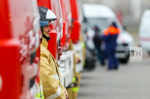 В Заинске из горящего дома огнеборцы спасли 14 жильцов