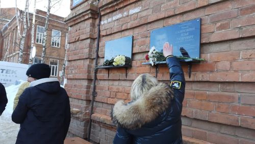 На здании школы № 1 открыли мемориальные доски в память о погибших на СВО выпускниках