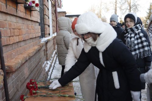 На здании школы № 1 открыли мемориальные доски в память о погибших на СВО выпускниках