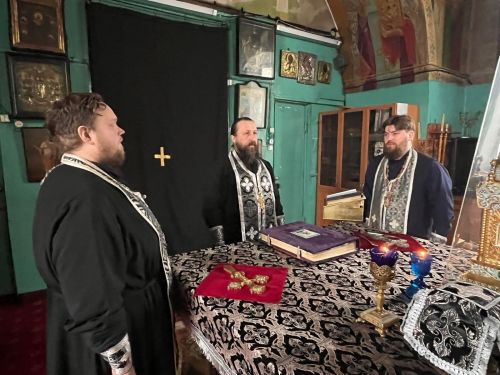 Настоятель чистопольского храма совершил уставные Богослужения