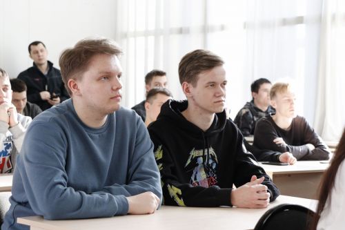 Олег Морозов вручил именную стипендию четырем студентам Чистопольского филиала КНИТУ-КАИ «Восток»