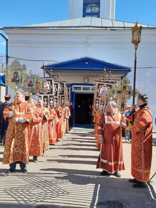 Сотни чистопольцев прошли по улицам города пасхальным крестным ходом