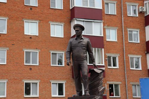 В Чистополе открыли памятник Герою России Игорю Груднову