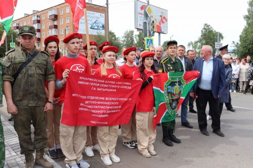 В Чистополе открыли памятник Герою России Игорю Груднову