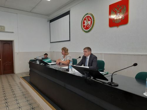 Авыл җирлекләренең генераль планы,җирдән файдалану кагыйдәләре расланды,район Советы карарларына үзгәрешләр кертелде