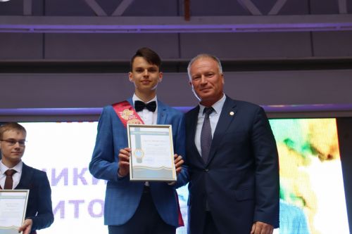В Чистополе прошел выпускной бал (фоторепортаж)