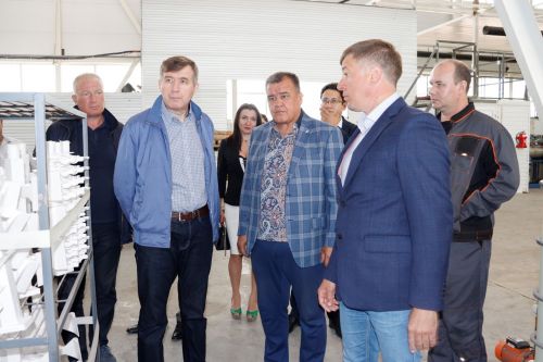 ТРның икътисад министры Мидхәт Шаһиәхмәтов Чистайның яңа предприятиеләре эше белән танышты