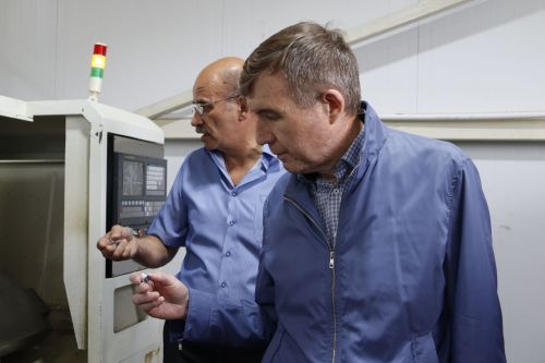 ТРның икътисад министры Мидхәт Шаһиәхмәтов Чистайның яңа предприятиеләре эше белән танышты