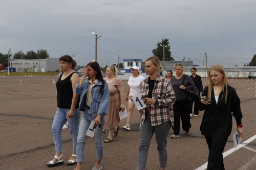 Ярты ел машина йөртү стажы булган Анастасия Шумкова көндәшләрен узып «Автоледи» конкурсында җиңү яулады