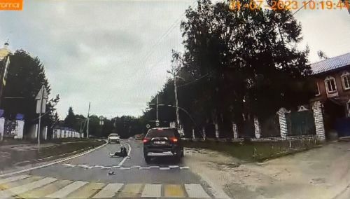 В Казани внедорожник сбил подростка на «зебре»
