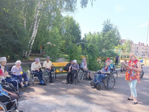 В чистопольском доме-интернате прошло занятие с использованием ретротерапии