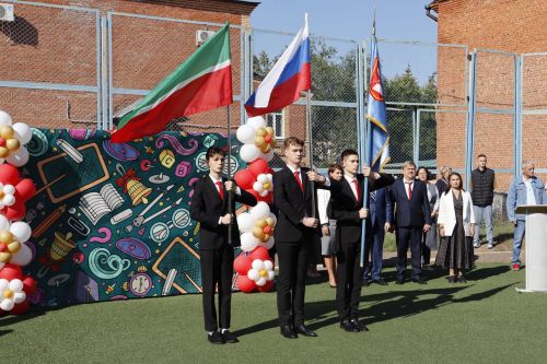 В гимназии № 1 Чистополя отпраздновали День знаний (фоторепортаж)