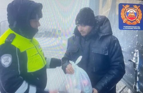 В РТ с 15 по 17 января автоинспекторы раздали более 300 сухпайков застрявшим в сугробах автомобилистам