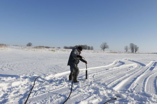 «Дыши, рыбка большая и маленькая!»: в Чистополе провели акцию по насыщению водоемов кислородом