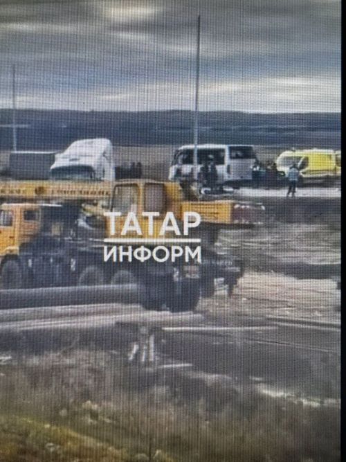 В столкновении двух автобусов под Мензелинском погибли два человека и 9 пострадали