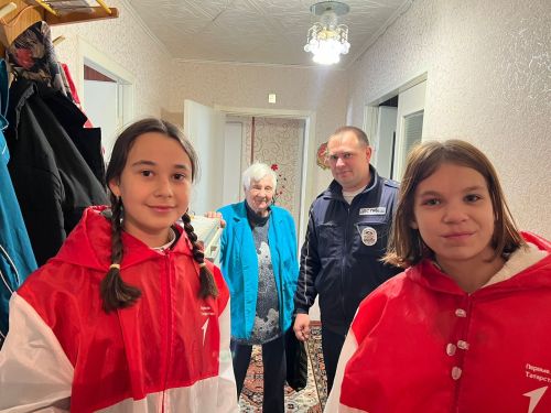 «Дари добро»: юные чистопольцы навестили представителей старшего поколения