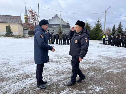 В Чистополе в честь профессионального праздника сотрудникам полиции вручили награды