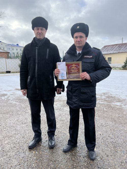 В Чистополе в честь профессионального праздника сотрудникам полиции вручили награды