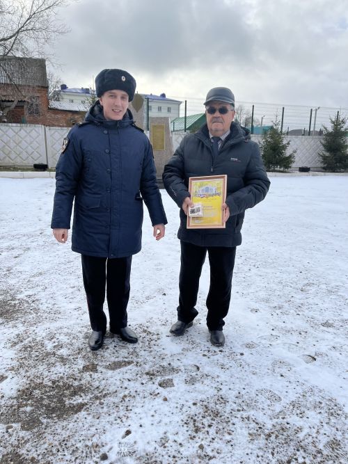 В Чистополе в честь профессионального праздника сотрудникам полиции вручили награды
