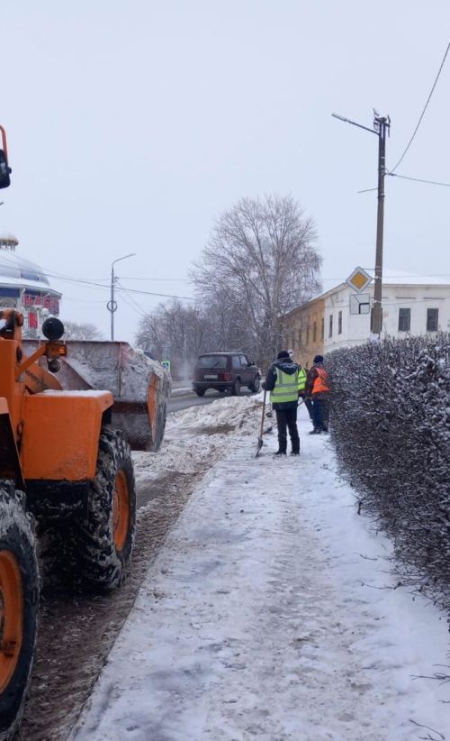 Работы по уборке и вывозу снега с улиц Чистополя продолжаются