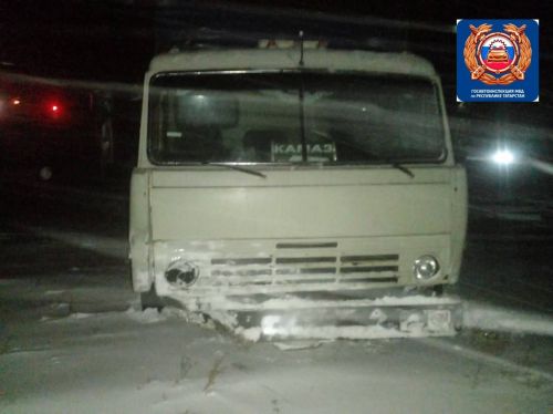 В Алькеевском районе лобовое столкновение Лады и КамАЗа привело к гибели пассажира