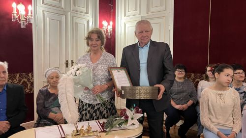 Чистайның Никахлашу сараенда гаилә тормышы юбилярларын һәм күп балалы гаиләне хөрмәтләделәр