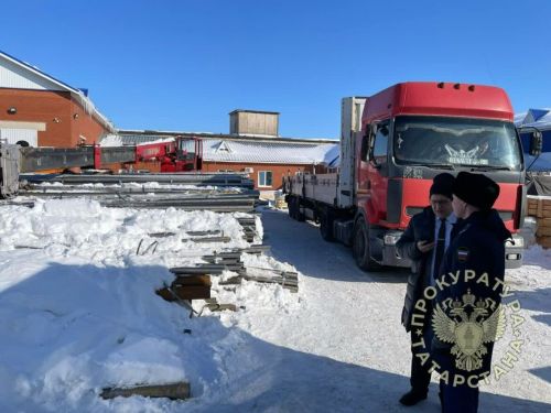 В Альметьевске 46-летнего рабочего насмерть придавило металлическими трубами