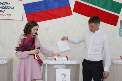 Чистайдан яшь пар туйлары көнендә сайлауларда катнашты