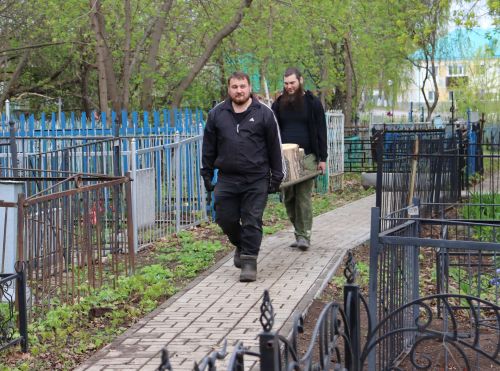 На Чистопольском кладбище прошел субботник