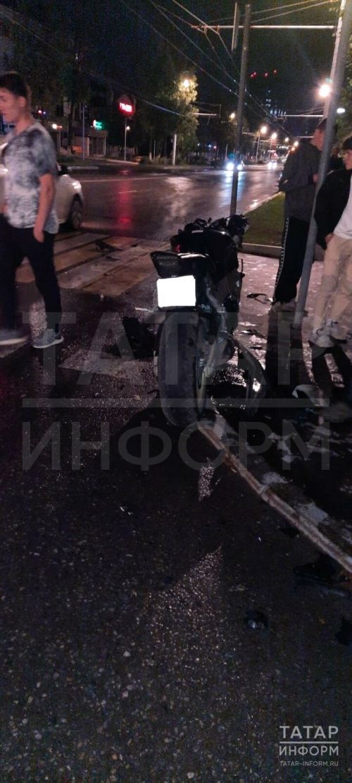 В Альметьевске столкнулись мотоцикл и легковушка